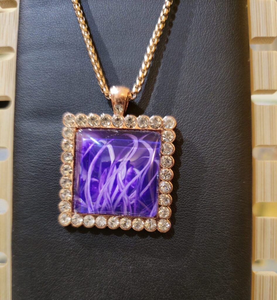 Catena in acciaio golden rose 60 cm pendente in lega quadrato con strass cabochon vetro 25mm acrilico viola