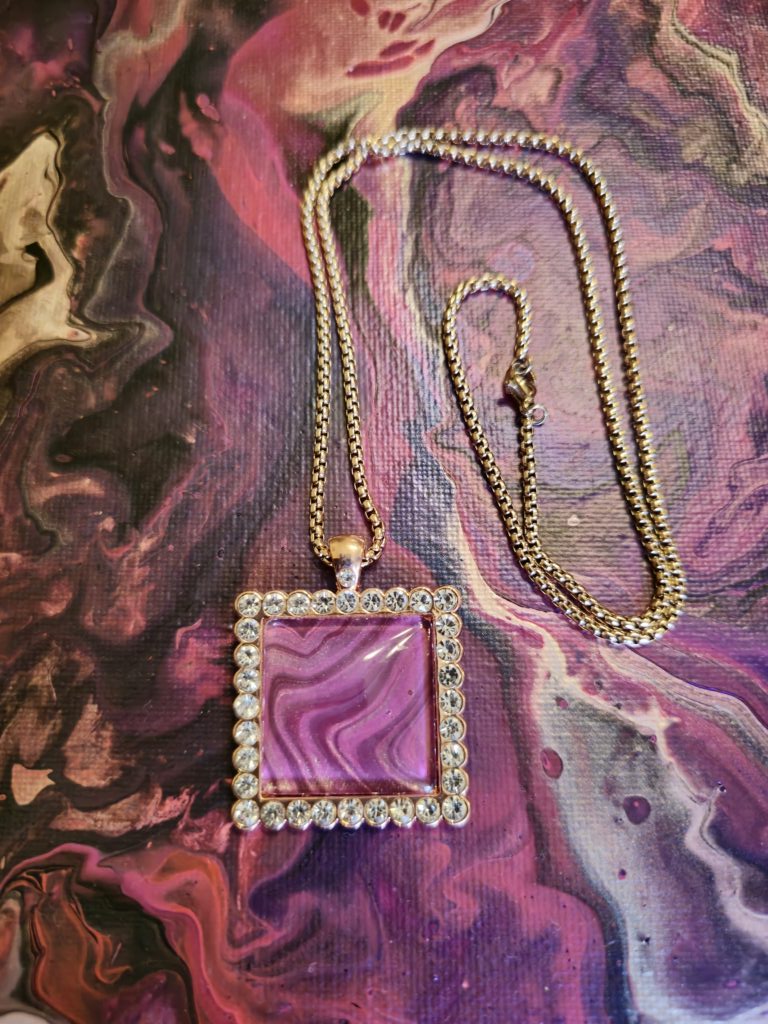 Catena in acciaio golden rose 60 cm pendente in lega quadrato con strass cabochon vetro 25mm acrilico amaranto e magenta iridescenti