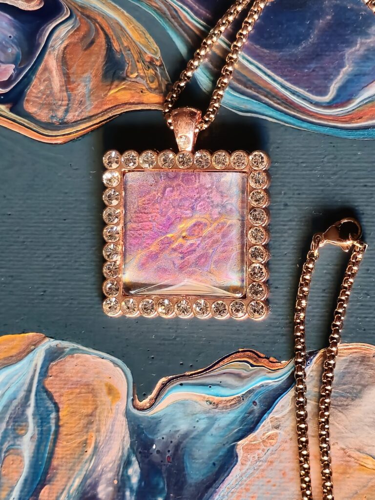 Catena in acciaio golden rose 60 cm pendente in lega quadrato con strass cabochon vetro 25mm acrilico multicolor magenta oro iridescenti