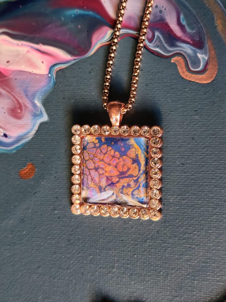 Catena in acciaio golden rose 60 cm pendente in lega quadrato con strass cabochon vetro 25mm acrilico multicolor iridescenti