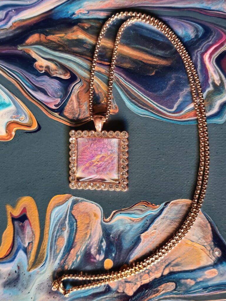 Catena in acciaio golden rose 60 cm pendente in lega quadrato con strass cabochon vetro 25mm acrilico multicolor magenta oro iridescenti