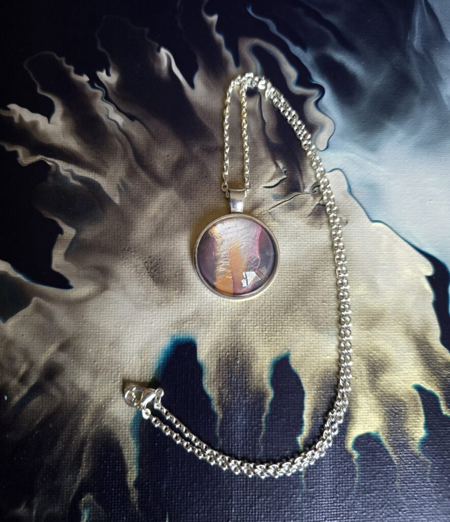 gioiello artigianale fluid art collana in lega di zinco 45cm pendente rotondo cabochon vetro 25mm vernice acrilica color bronzo oro