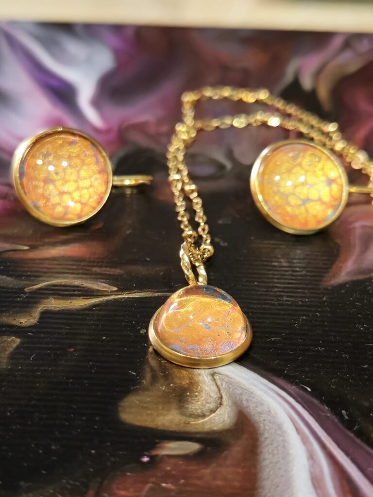 Set coordinato con collana e orecchini in acciaio inossidabile placcato color oro cabochon in vetro a cupola rotondo 12mm e 14mm vernice acrilica oro rame blu iridescenti