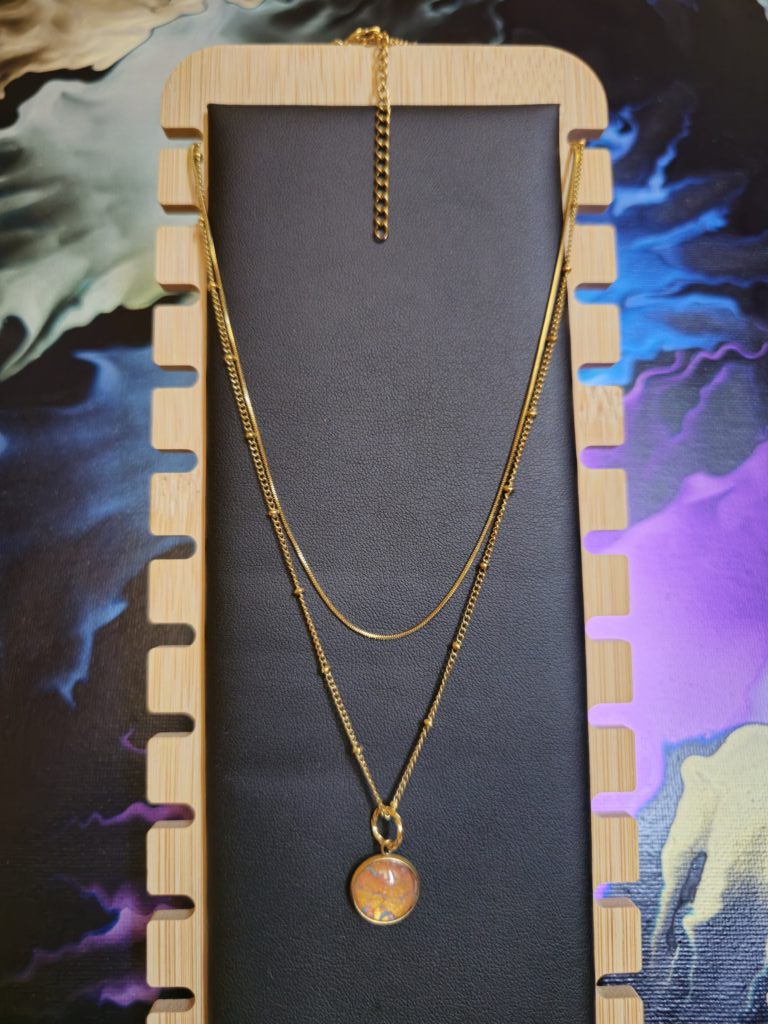 gioiello artigianale in acciaio inossidabile color oro catena doppia 45 cm con pendente rotondo cabochon 12mm color oro iridescente