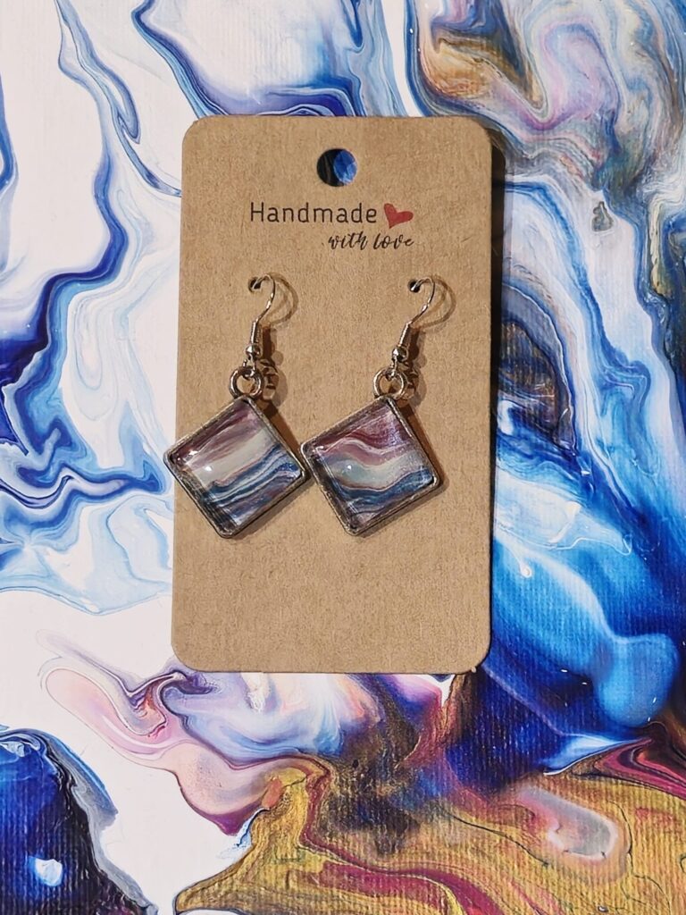 Orecchini in lega bronzo con pendente rombo cabochon in vetro 15mm quadrato gancio monachina vernice acrilica argento blu rosa perlato