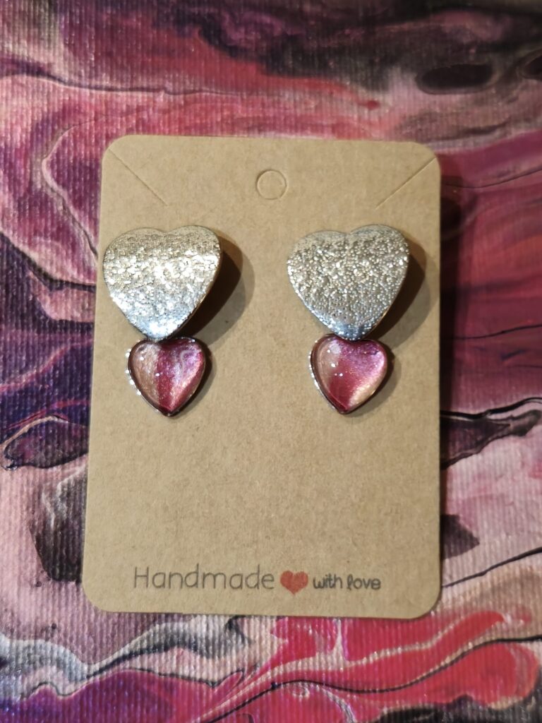 Orecchini in acciaio inossidabile forma cuore cabochon in vetro 8mm vernice acrilica color rosa e amaranto perlato