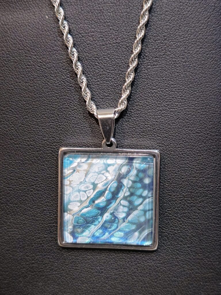 collana con catena 70cm torchon e pendente quadrato 25mm in acciaio inossidabili cabochon in vetro con vernice acrilica turchese blu iridescenti grigio bianco