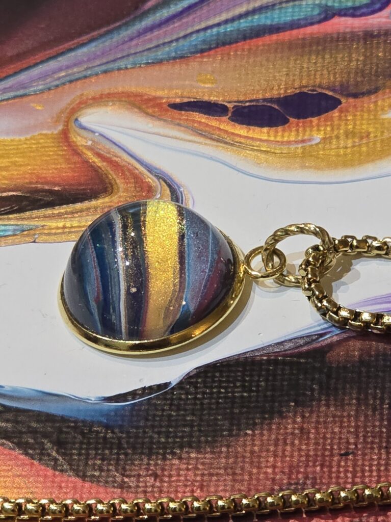 collana con catena 60cm e pendente rotondo 20mm in acciaio inossidabile cabochon vetro con vernice acrilica colori arcobaleno