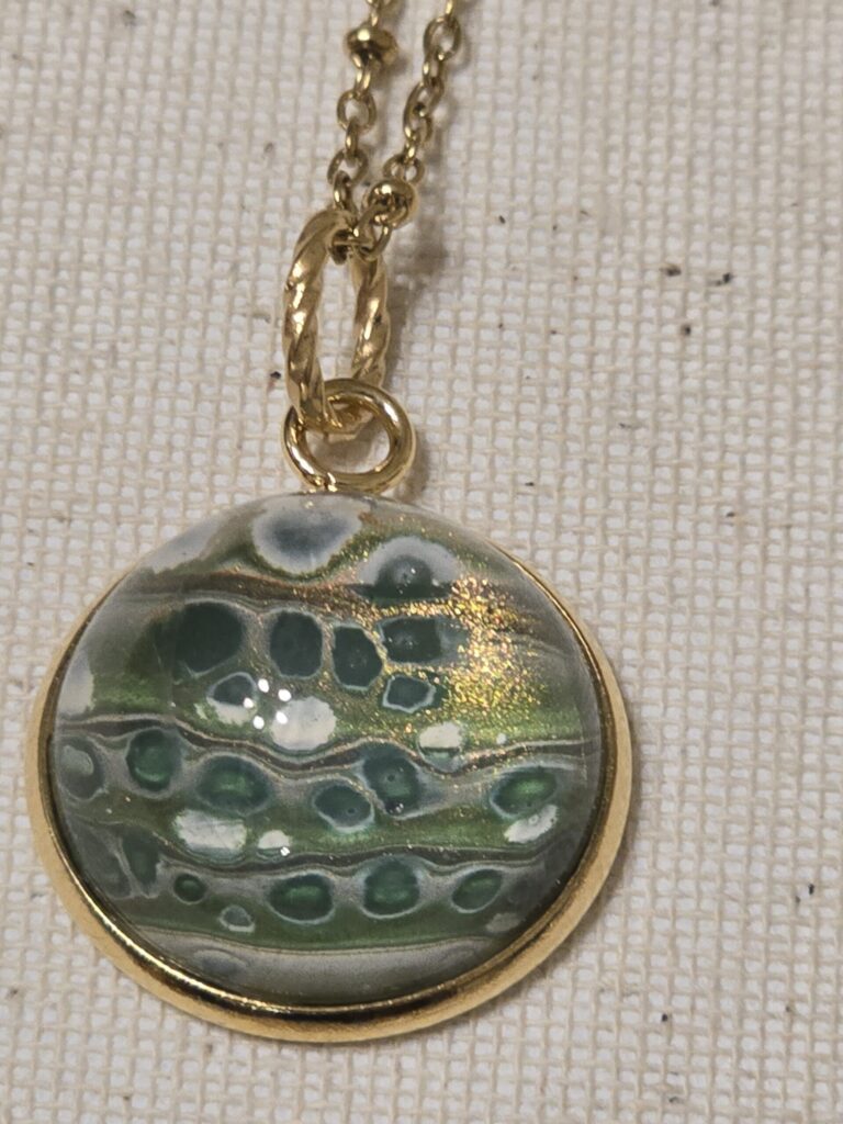 collana in acciaio inossidabile 45 cm con pendente in acciaio inossidabile rotondo a cupola color oro verde e bianco