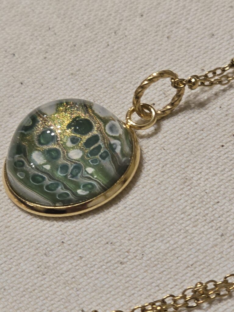 collana in acciaio inossidabile 45 cm con pendente in acciaio inossidabile rotondo a cupola color oro verde e bianco