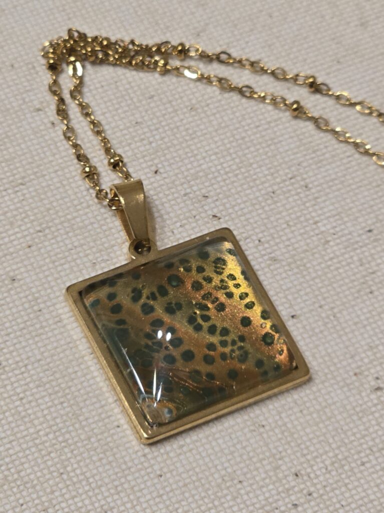 collana in acciaio inossidabile color oro 45 cm con pendente in acciaio inossidabile quadrato con vernice acrilica color oro verde e rame