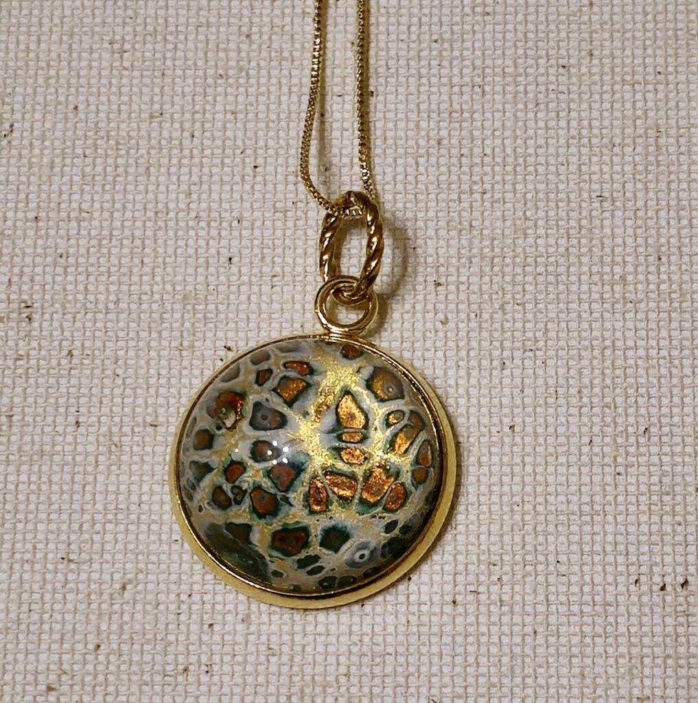 collana acciaio inossidabile con pendente rotondo a cupola color oro verde rame