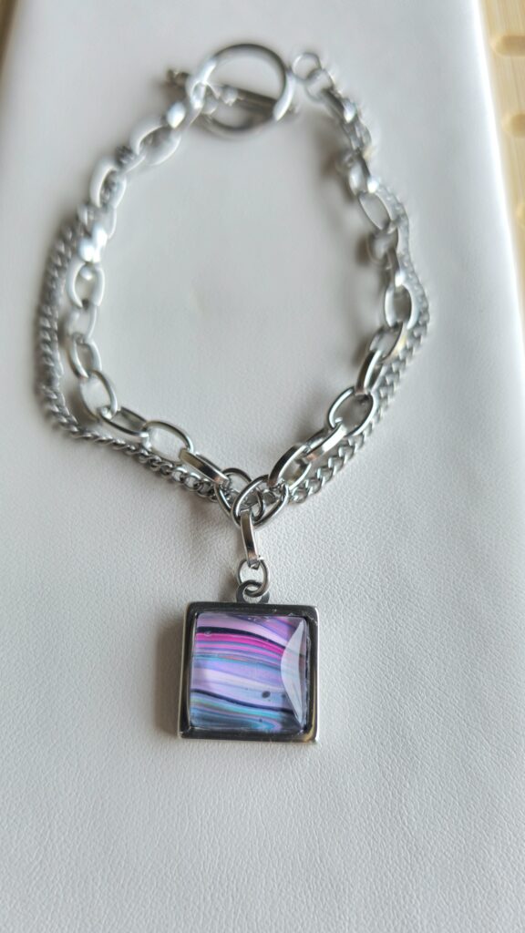 bracciale con cabochon 12mm, orecchini quadrati 10mm, in acciaio inossidabile vernice acrilica multicolor rosa,viola, blu iridescenti