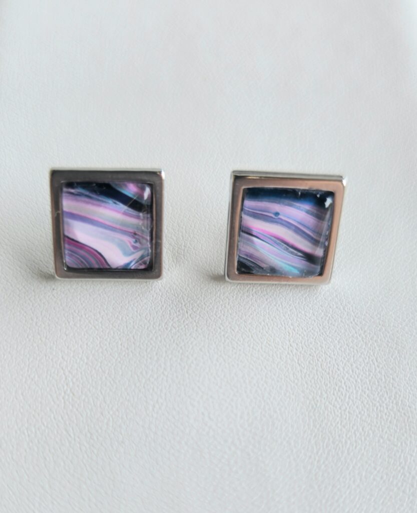 orecchini quadrati 10mm, in acciaio inossidabile vernice acrilica multicolor rosa,viola, blu iridescenti